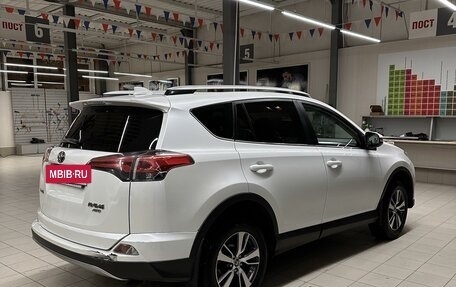 Toyota RAV4, 2018 год, 2 600 000 рублей, 7 фотография