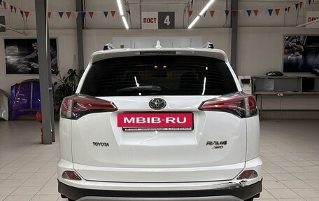 Toyota RAV4, 2018 год, 2 600 000 рублей, 8 фотография