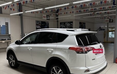 Toyota RAV4, 2018 год, 2 600 000 рублей, 6 фотография