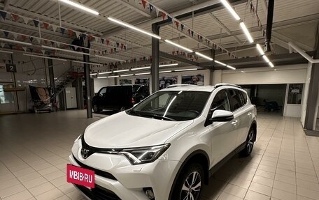 Toyota RAV4, 2018 год, 2 600 000 рублей, 12 фотография