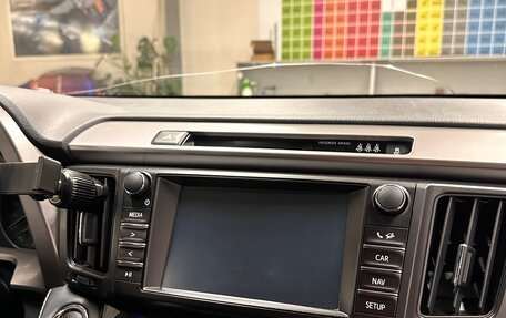 Toyota RAV4, 2018 год, 2 600 000 рублей, 17 фотография