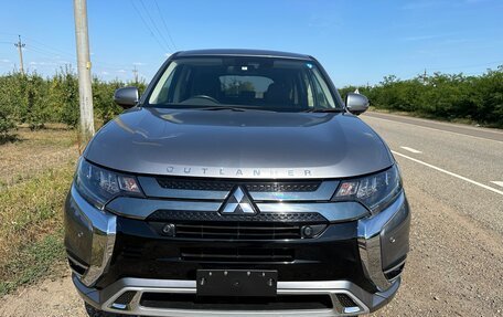 Mitsubishi Outlander III рестайлинг 3, 2019 год, 3 400 000 рублей, 1 фотография