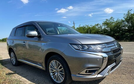 Mitsubishi Outlander III рестайлинг 3, 2019 год, 3 400 000 рублей, 3 фотография