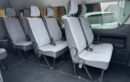 Toyota HiAce H200, 2014 год, 3 800 000 рублей, 11 фотография