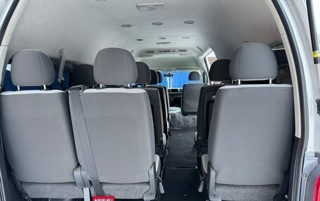 Toyota HiAce H200, 2014 год, 3 800 000 рублей, 9 фотография