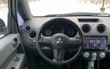 Mitsubishi Colt VI рестайлинг, 2006 год, 700 000 рублей, 11 фотография