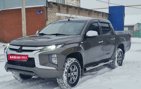 Mitsubishi L200 IV рестайлинг, 2019 год, 2 350 000 рублей, 6 фотография