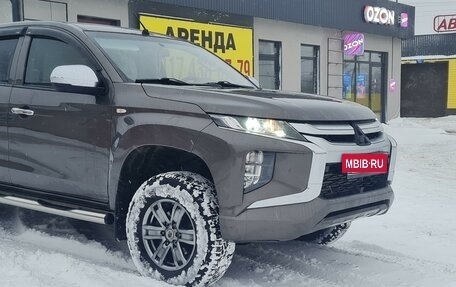 Mitsubishi L200 IV рестайлинг, 2019 год, 2 350 000 рублей, 14 фотография