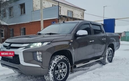 Mitsubishi L200 IV рестайлинг, 2019 год, 2 350 000 рублей, 9 фотография