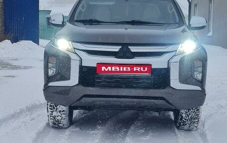 Mitsubishi L200 IV рестайлинг, 2019 год, 2 350 000 рублей, 8 фотография