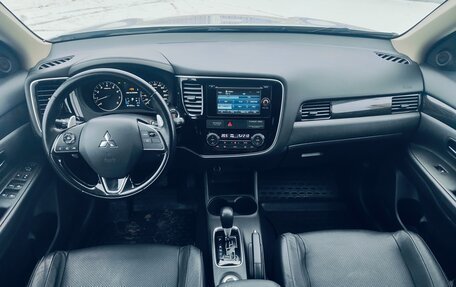 Mitsubishi Outlander III рестайлинг 3, 2017 год, 2 475 000 рублей, 8 фотография