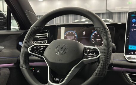 Volkswagen Tiguan, 2024 год, 7 000 000 рублей, 39 фотография