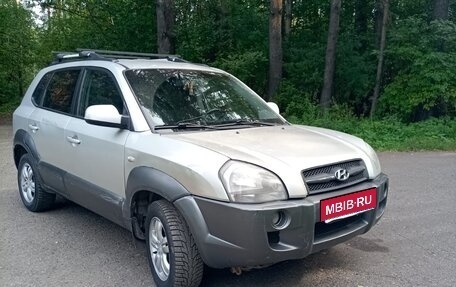 Hyundai Tucson III, 2006 год, 700 000 рублей, 1 фотография