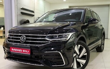 Volkswagen Tiguan II, 2023 год, 4 950 000 рублей, 1 фотография