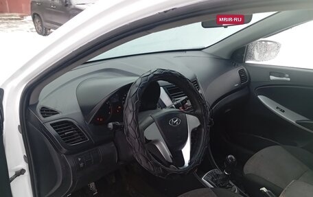 Hyundai Solaris II рестайлинг, 2013 год, 435 000 рублей, 4 фотография