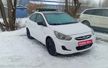 Hyundai Solaris II рестайлинг, 2013 год, 435 000 рублей, 13 фотография