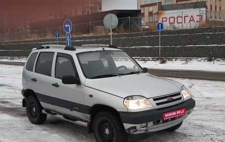 Chevrolet Niva I рестайлинг, 2004 год, 310 000 рублей, 1 фотография