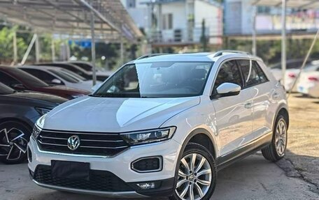 Volkswagen T-Roc I, 2021 год, 2 050 000 рублей, 2 фотография