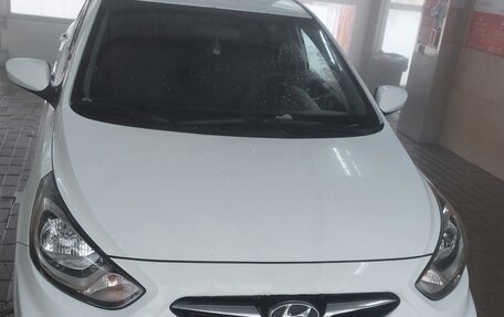 Hyundai Solaris II рестайлинг, 2012 год, 890 000 рублей, 2 фотография