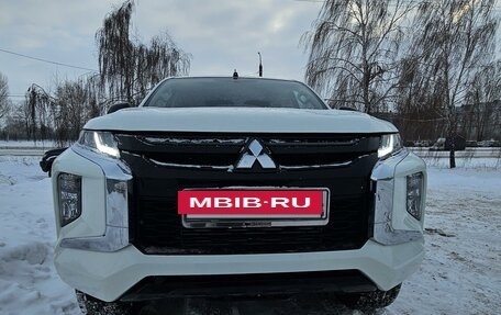 Mitsubishi L200 IV рестайлинг, 2023 год, 4 300 000 рублей, 6 фотография