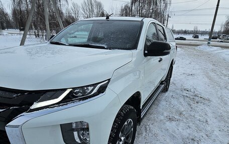 Mitsubishi L200 IV рестайлинг, 2023 год, 4 300 000 рублей, 13 фотография