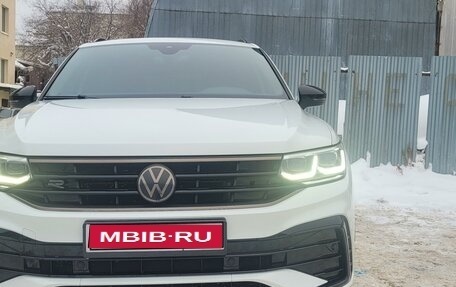 Volkswagen Tiguan II, 2021 год, 4 050 000 рублей, 1 фотография