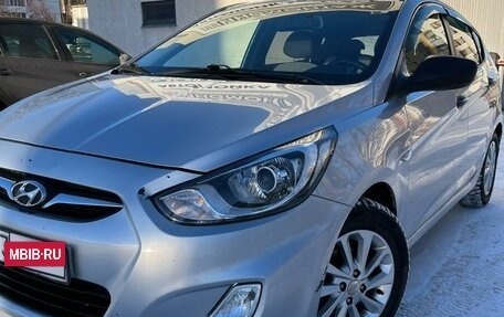 Hyundai Solaris II рестайлинг, 2012 год, 830 000 рублей, 5 фотография