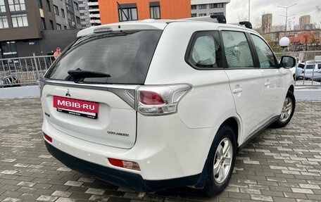 Mitsubishi Outlander III рестайлинг 3, 2014 год, 1 199 000 рублей, 3 фотография