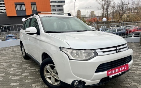 Mitsubishi Outlander III рестайлинг 3, 2014 год, 1 199 000 рублей, 2 фотография