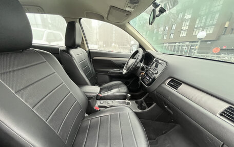 Mitsubishi Outlander III рестайлинг 3, 2014 год, 1 199 000 рублей, 8 фотография