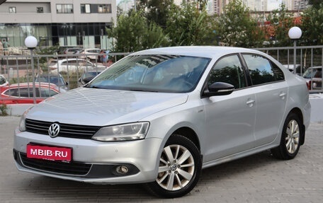 Volkswagen Jetta VI, 2013 год, 748 000 рублей, 1 фотография