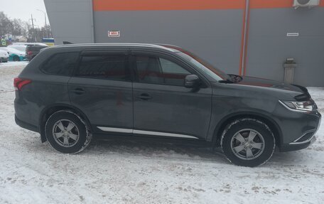 Mitsubishi Outlander III рестайлинг 3, 2017 год, 2 120 000 рублей, 3 фотография