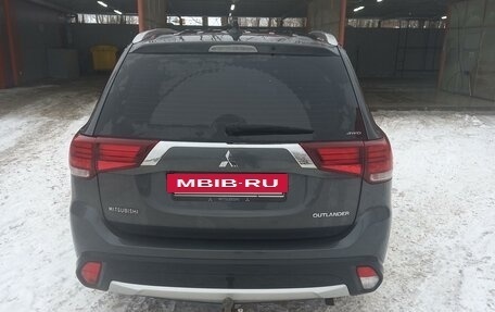 Mitsubishi Outlander III рестайлинг 3, 2017 год, 2 120 000 рублей, 6 фотография