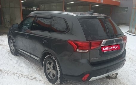 Mitsubishi Outlander III рестайлинг 3, 2017 год, 2 120 000 рублей, 4 фотография