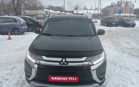 Mitsubishi Outlander III рестайлинг 3, 2017 год, 2 120 000 рублей, 2 фотография