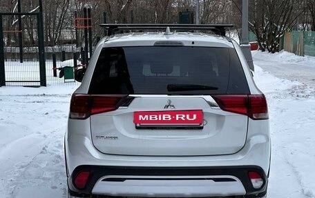 Mitsubishi Outlander III рестайлинг 3, 2021 год, 2 350 000 рублей, 5 фотография