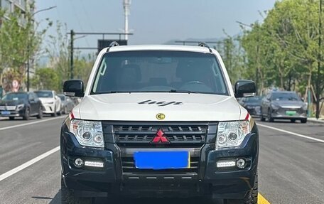 Mitsubishi Pajero IV, 2019 год, 3 900 123 рублей, 2 фотография