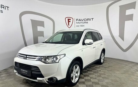 Mitsubishi Outlander III рестайлинг 3, 2014 год, 2 300 000 рублей, 1 фотография