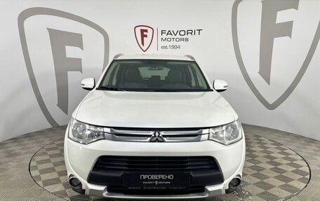 Mitsubishi Outlander III рестайлинг 3, 2014 год, 2 300 000 рублей, 2 фотография