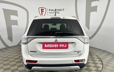 Mitsubishi Outlander III рестайлинг 3, 2014 год, 2 300 000 рублей, 3 фотография