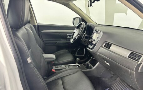 Mitsubishi Outlander III рестайлинг 3, 2014 год, 2 300 000 рублей, 14 фотография