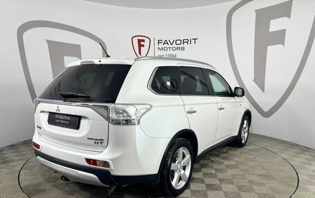 Mitsubishi Outlander III рестайлинг 3, 2014 год, 2 300 000 рублей, 6 фотография