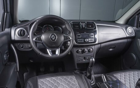 Renault Logan II, 2018 год, 999 000 рублей, 6 фотография