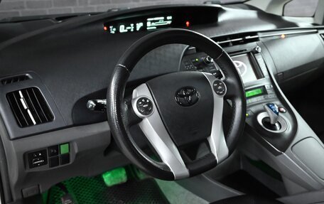 Toyota Prius, 2010 год, 1 075 000 рублей, 12 фотография