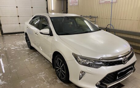 Toyota Camry, 2017 год, 2 650 000 рублей, 2 фотография