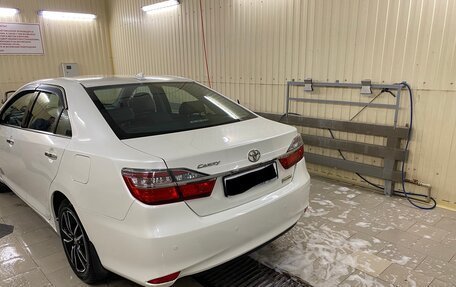 Toyota Camry, 2017 год, 2 650 000 рублей, 4 фотография