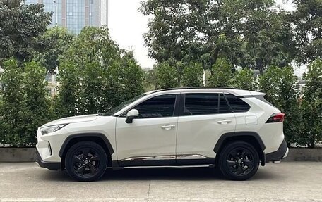 Toyota RAV4, 2021 год, 2 450 000 рублей, 5 фотография