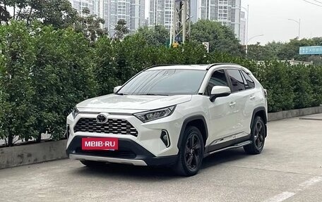 Toyota RAV4, 2021 год, 2 450 000 рублей, 2 фотография