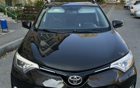 Toyota RAV4, 2015 год, 1 750 000 рублей, 2 фотография