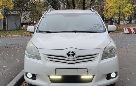 Toyota Verso I, 2011 год, 1 050 000 рублей, 2 фотография